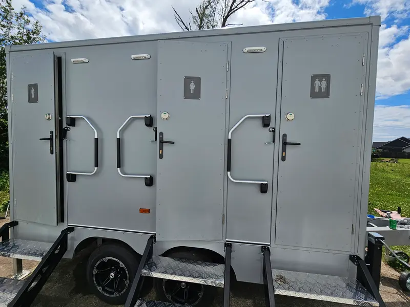 luxury portable bathrooms